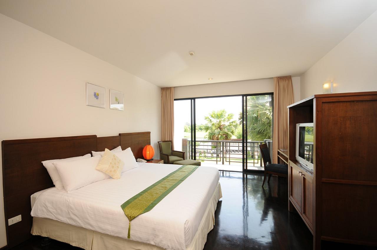 Suwan Golf & Country Club Guest House Nakhon Chai Si Exterior photo