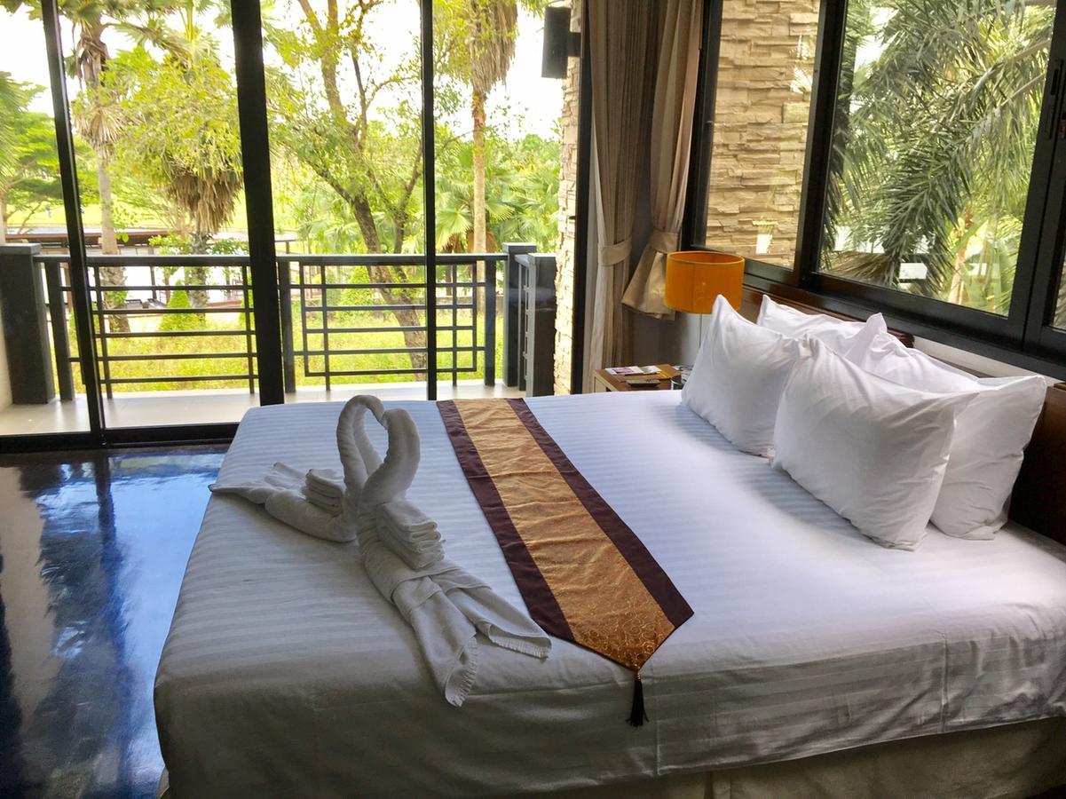 Suwan Golf & Country Club Guest House Nakhon Chai Si Exterior photo