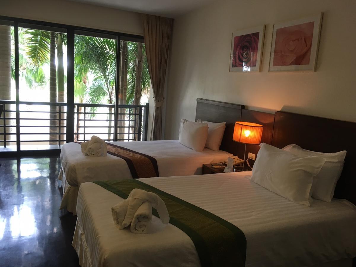 Suwan Golf & Country Club Guest House Nakhon Chai Si Exterior photo